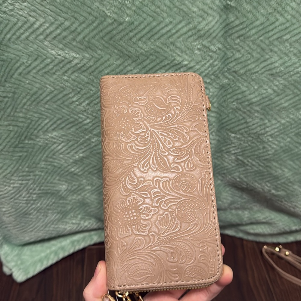 Darcy Marks London Taupe Wristlet Wallet & Crossbody Bag - Picture 6 of 12
